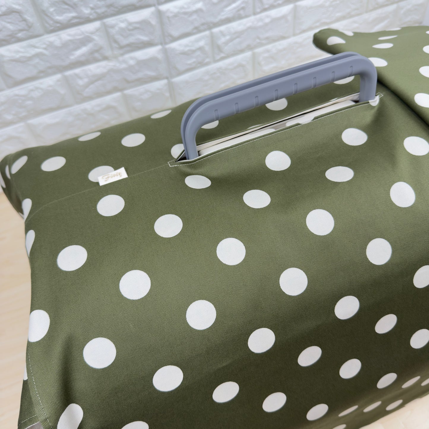 【送料無料】Mサイズ 犬猫用クレートカバー｜スポッとかぶせるやさしい目隠しカバー