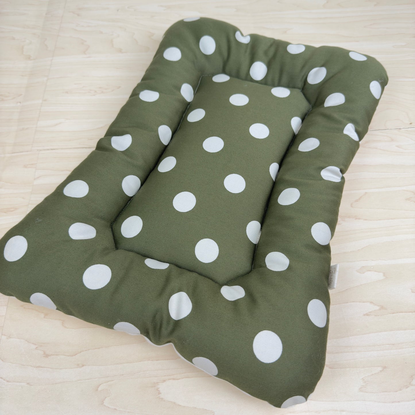 【送料無料】犬猫用 クレートマット Sサイズ｜キャリー・おでかけにも便利　ドット柄 　水玉柄