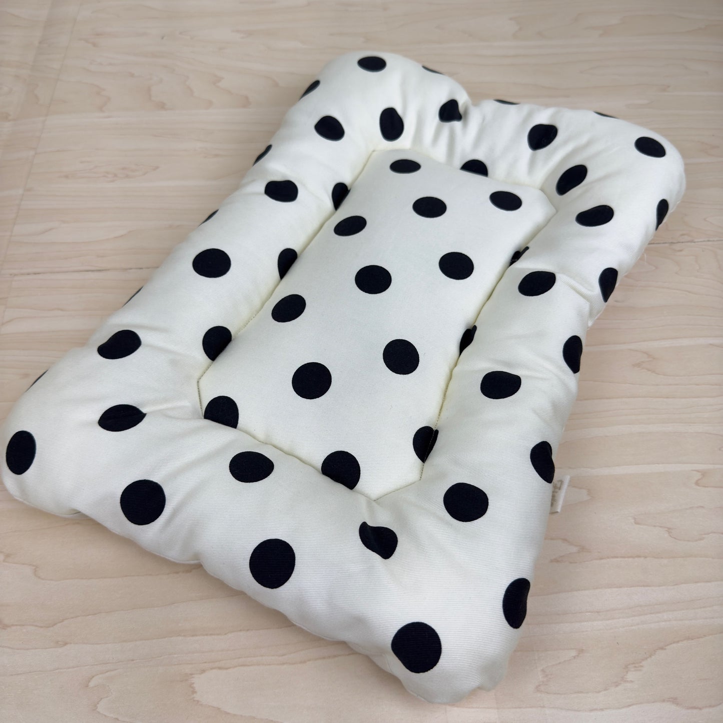 【送料無料】犬猫用 クレートマット Sサイズ｜キャリー・おでかけにも便利　ドット柄 　水玉柄