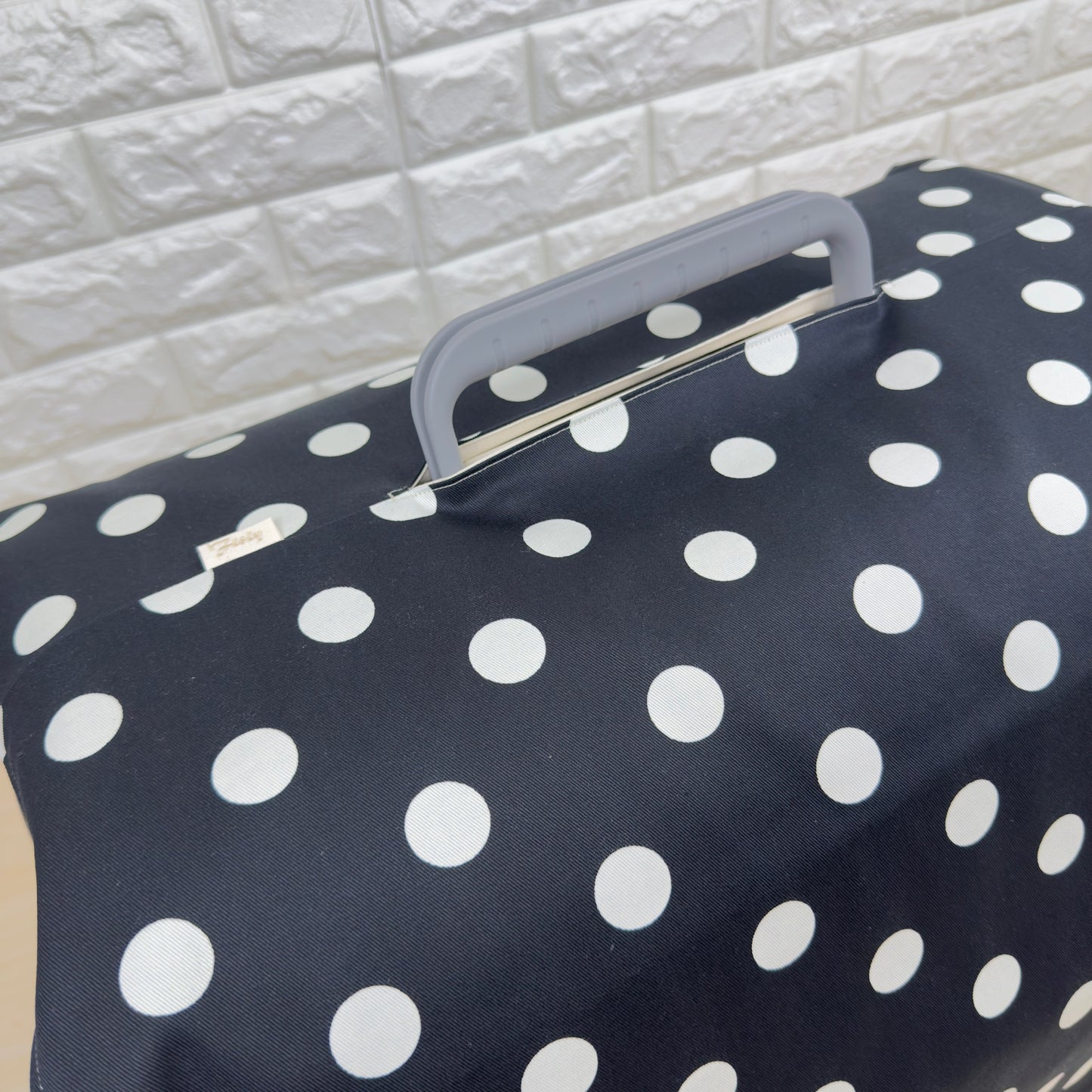 【送料無料】Mサイズ 犬猫用クレートカバー｜スポッとかぶせるやさしい目隠しカバー