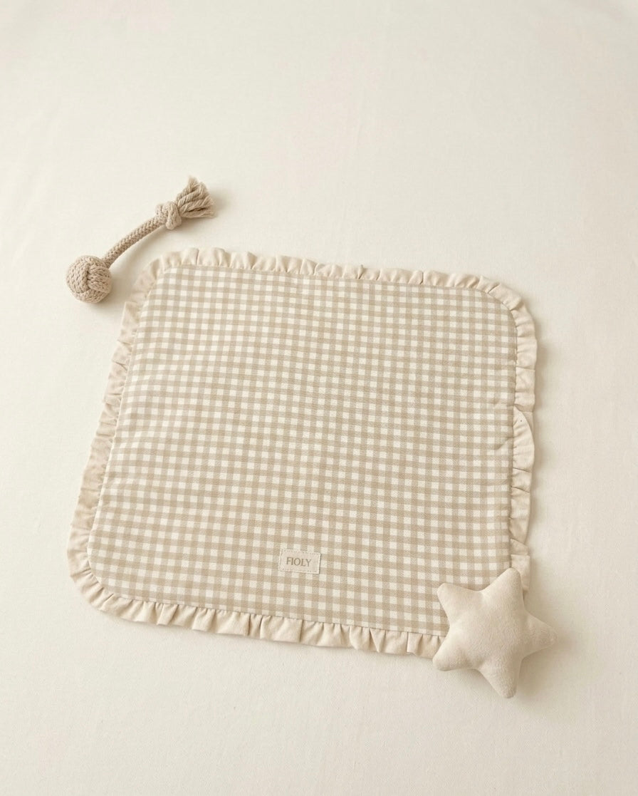 FIOLY カフェマット　ギンガムチェック柄　ベージュ｜綿100％・洗濯OK｜フリルあり／なし｜送料無料