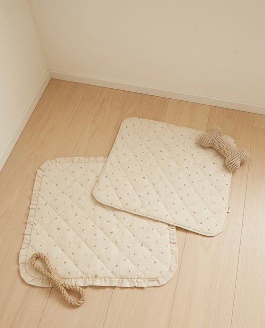 FIOLY 犬用カフェマット　Mini Cherry｜綿100％・洗濯OK｜フリルあり／なし｜送料無料