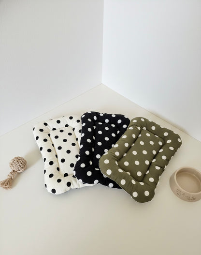 FIOLY クレートマット 犬 猫 用｜送料無料｜洗える 綿100％｜全３色 4サイズ展開｜通院・移動・ハウス用　　ドット柄